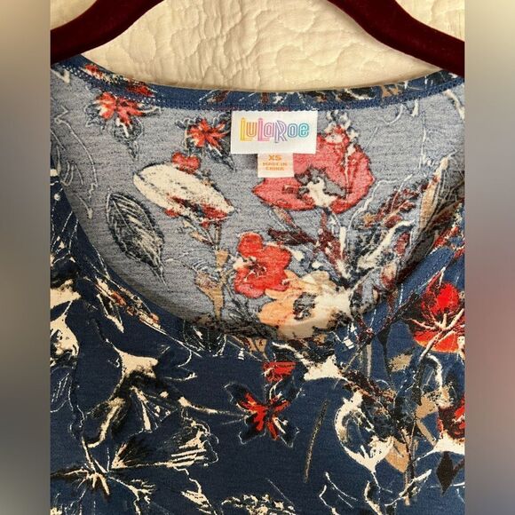 LulaRoe Lynnae Top - Picture 2 of 4